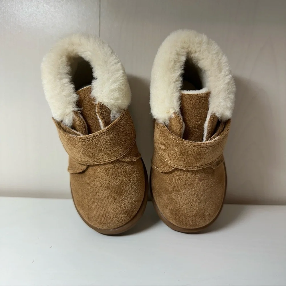 Weestep Toddler Sherpa Lined Boots with Velcro Strap Sz 4